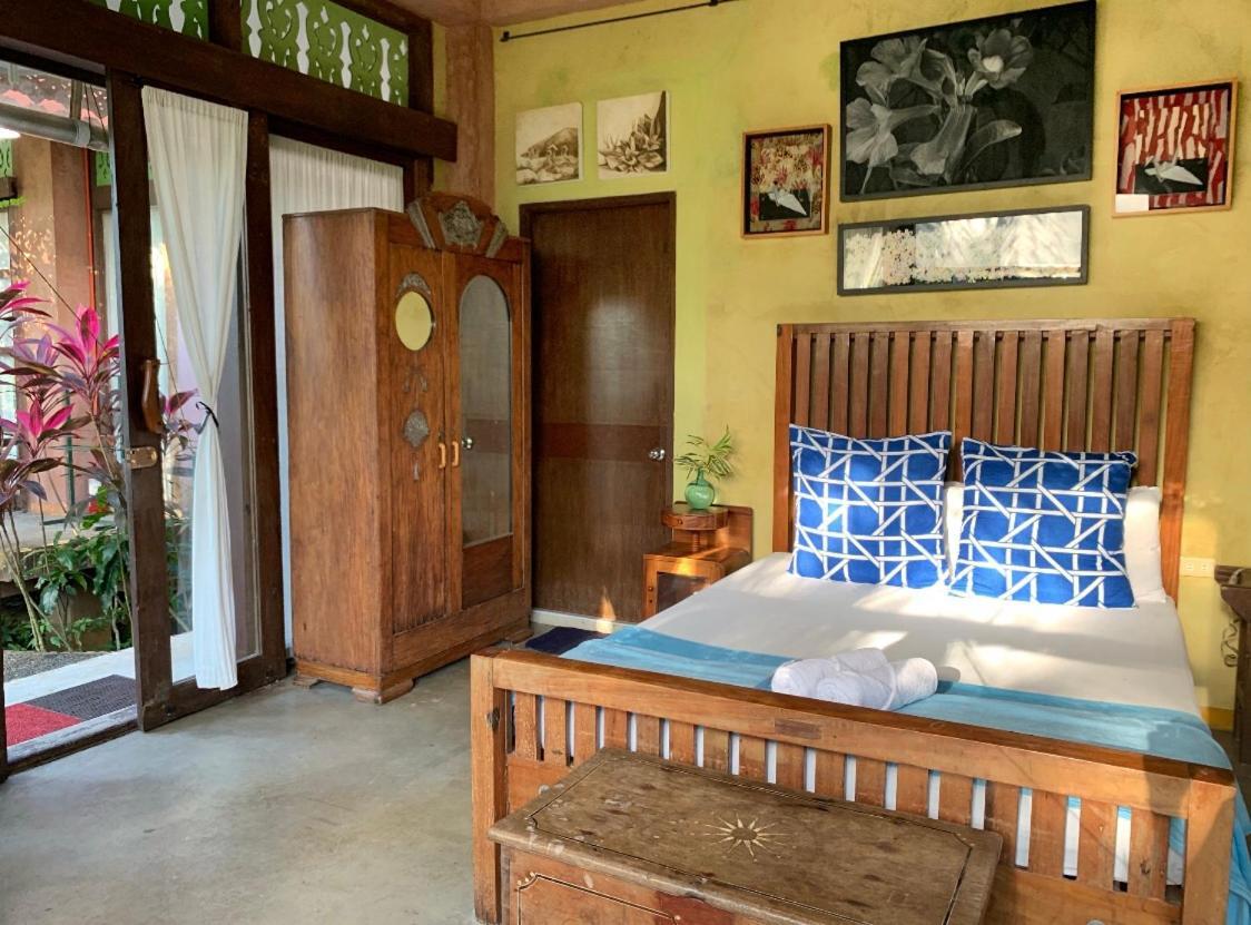 Queen Room with Garden View